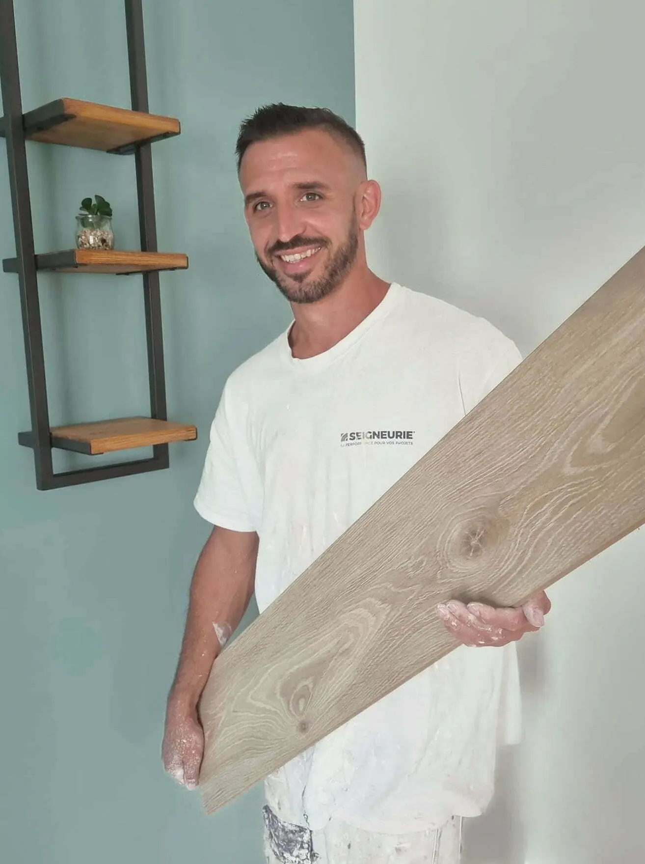 Morgan Rebreteau pose de parquet à Mouzillon